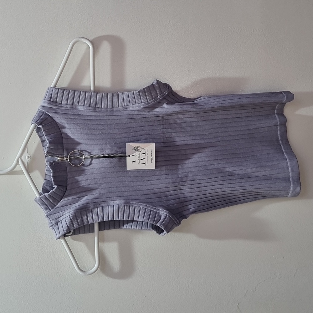NWT DYNAMIC STRETCHY CROP TOP
